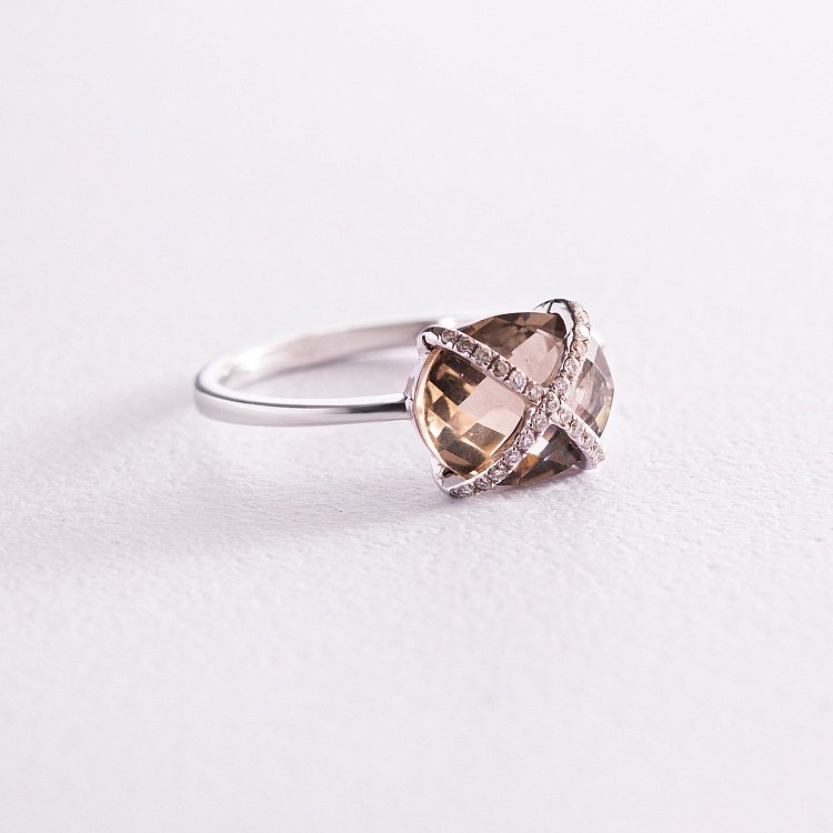 Золотое кольцо с дымчатым топазом и бриллиантами C01085R Золотое кольцо с дымчатым топазом и бриллиантами C01085R от ювелирного магазина Оникс