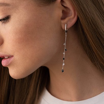 Серебряные серьги с черными и белыми фианитами 122853 №2