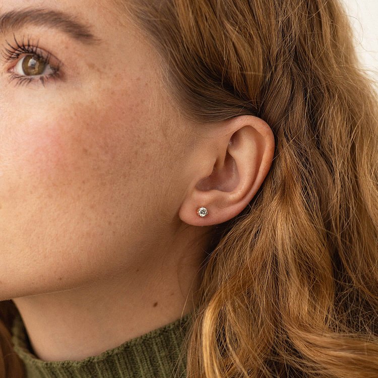 Золоті сережки-пусети з діамантами сб0398 від ювелірного магазину Онікс - 1