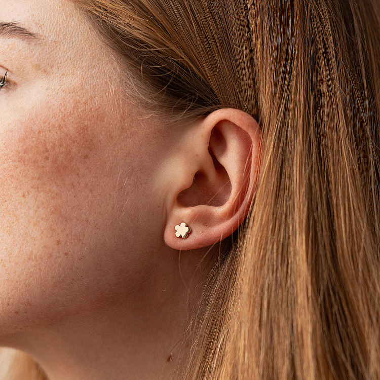 Золотые серьги - пусеты "Цветочки" с09240 от ювелирного магазина Оникс - 4