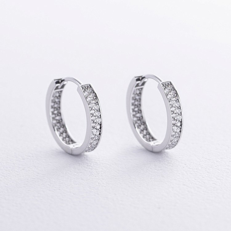 Серьги - кольца в белом золоте (фианиты) с08711 от ювелирного магазина Оникс