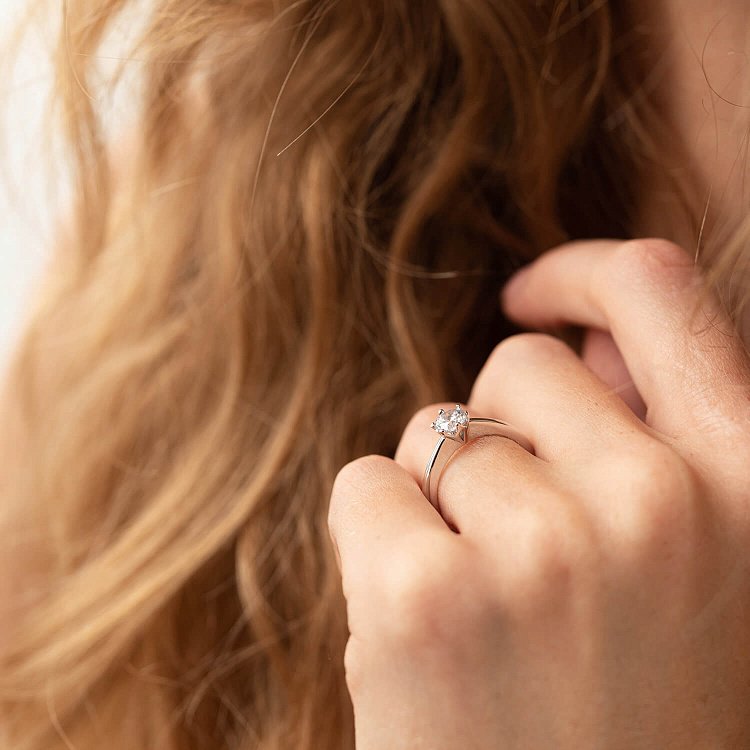 Заручальна каблучка в білому золоті (фіаніт) к07097 від ювелірного магазину Онікс - 3