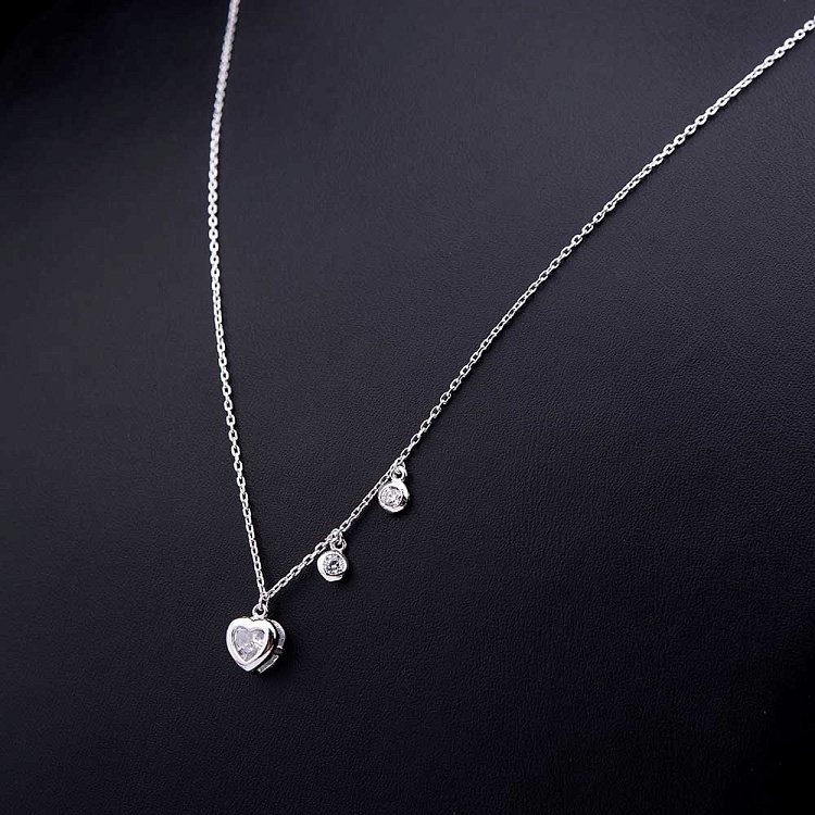 Серебряное колье "Сердце" с фианитами 18360 от ювелирного магазина Оникс