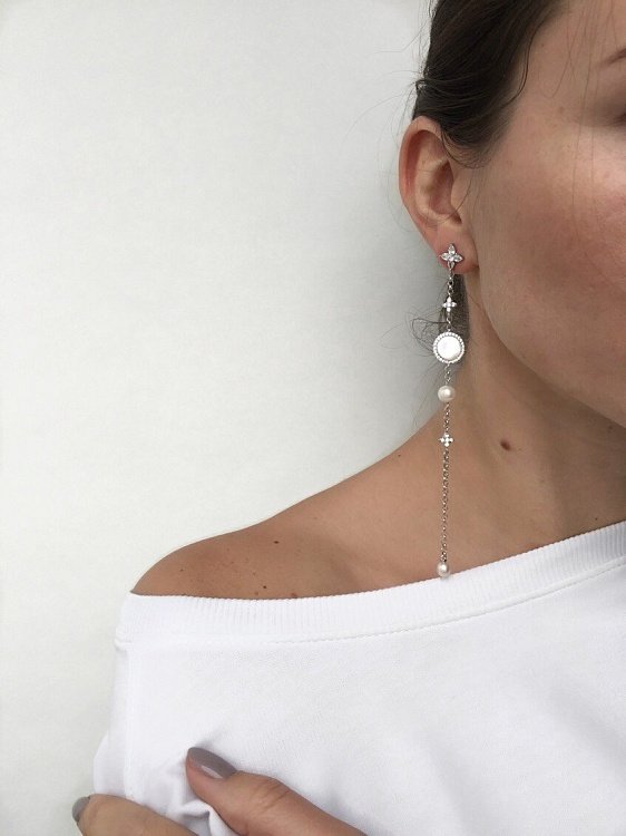 Срібні сережки (фіаніт, перламутр, культ. прісн. перли) 122058 від ювелірного магазину Онікс - 2