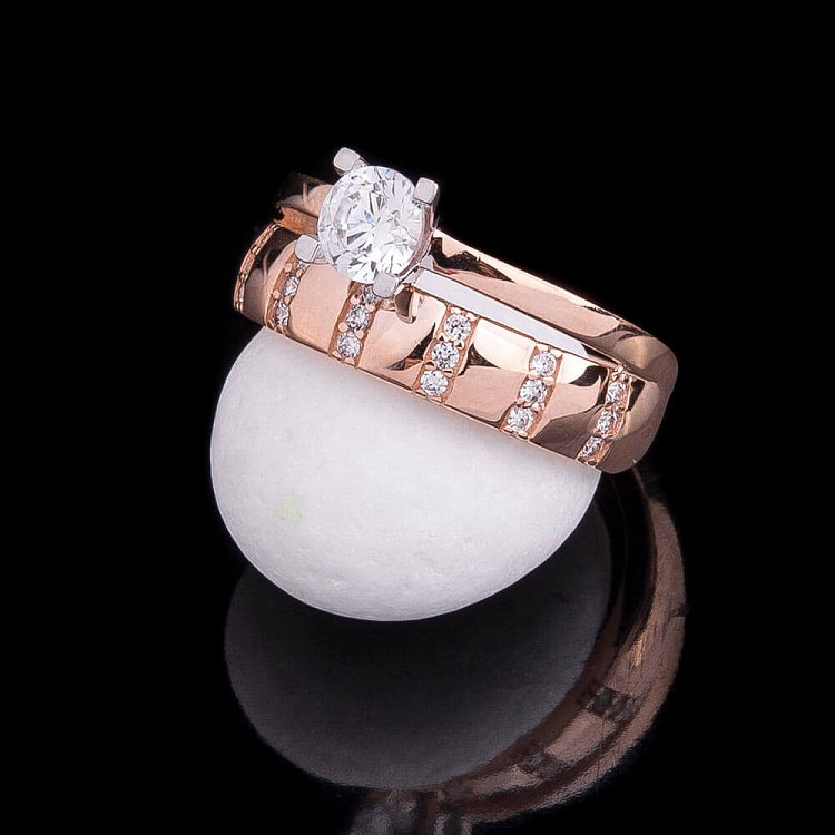 Помолвочное кольцо с фианитами к04241 от ювелирного магазина Оникс