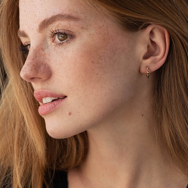 Сережки - пусети "Mona" в жовтому золоті с08379 від ювелірного магазину Онікс - 7