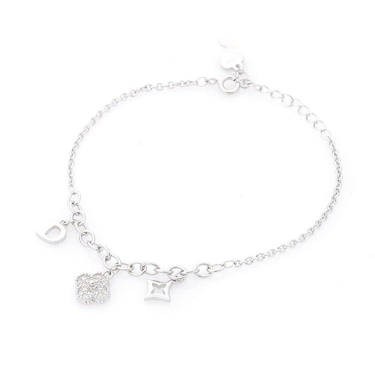 Серебряный браслет с клевером и буквой "D" (фианиты) 141292 от ювелирного магазина Оникс