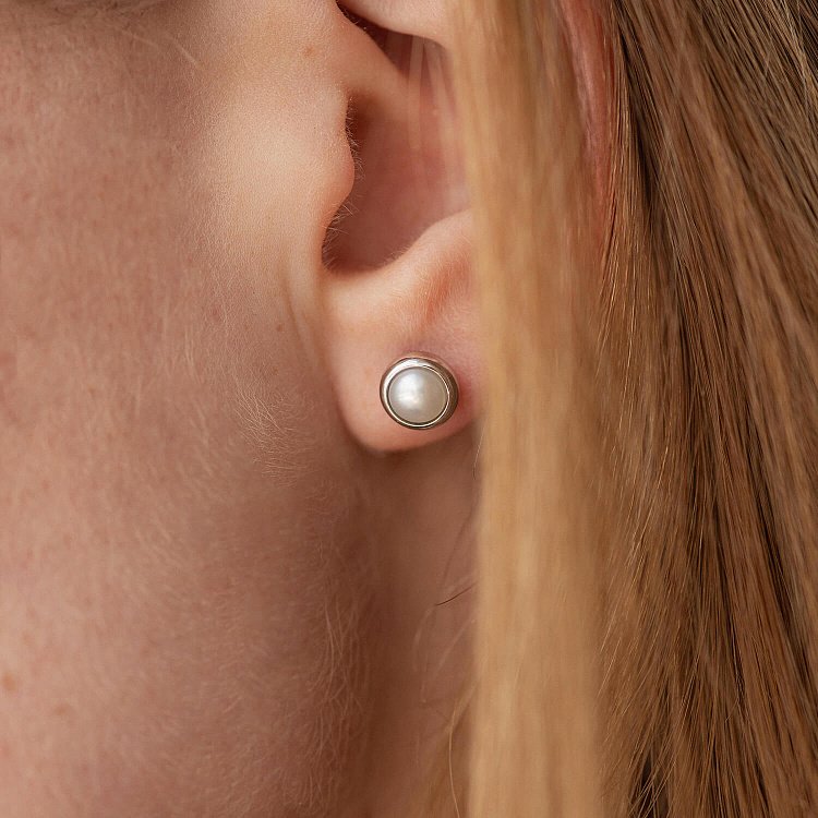 Серьги - пусеты с жемчугом (белое золото) с08504 от ювелирного магазина Оникс - 2