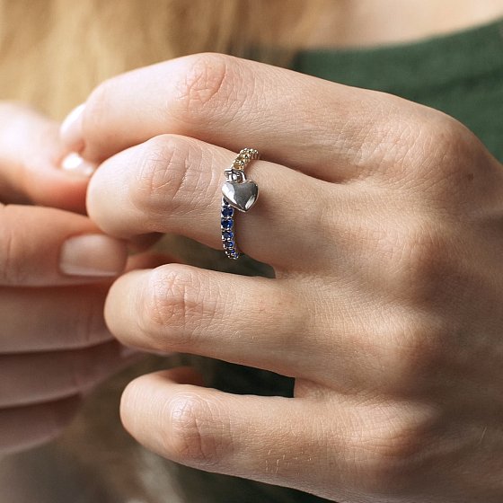 Серебряное кольцо "Сердечко" с синими и желтыми камнями 069890 №2