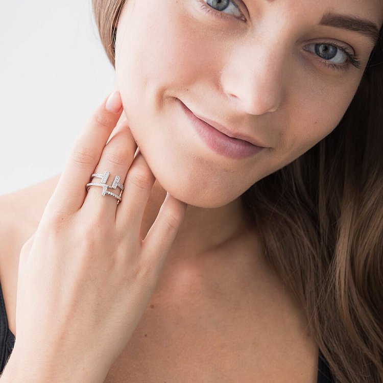 Ексклюзивна срібна каблучка з фіанітами 111728 від ювелірного магазину Онікс - 3