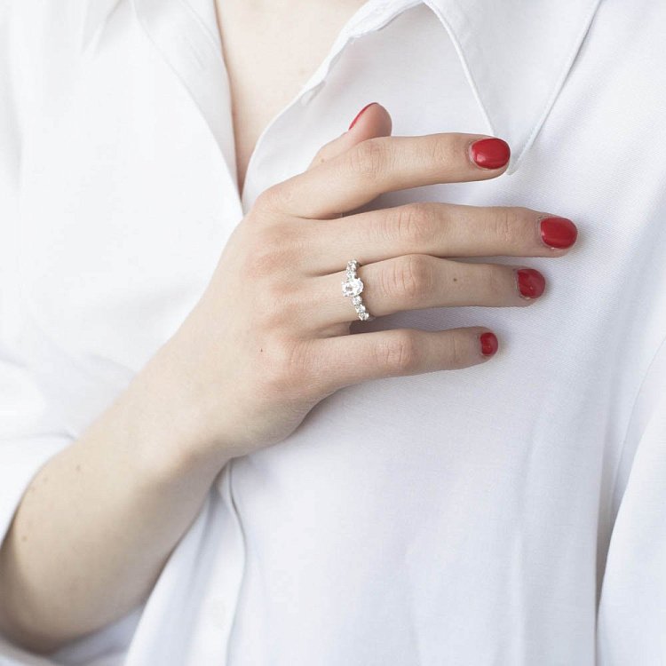 Срібний перстень з фіанітами 111336 від ювелірного магазину Онікс - 1