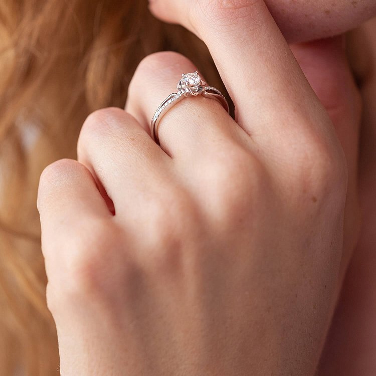 Каблучка "Квіточка" в білому золоті з діамантами кб0057cha від ювелірного магазину Онікс - 5