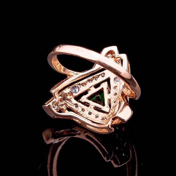 Золотое кольцо с фианитами к565-4661 от ювелирного магазина Оникс - 1