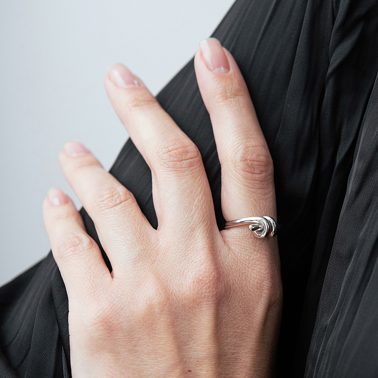 Серебряное кольцо "Узел" 1504 от ювелирного магазина Оникс - 1