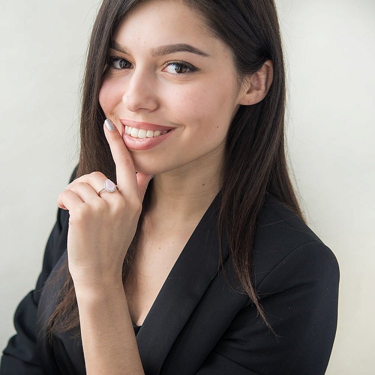 Срібний перстень з фіанітами 111922 від ювелірного магазину Онікс - 4