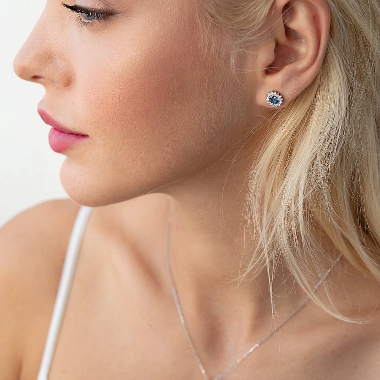 Золоті сережки - пусети з сапфірами і діамантами сб0365 від ювелірного магазину Онікс - 2