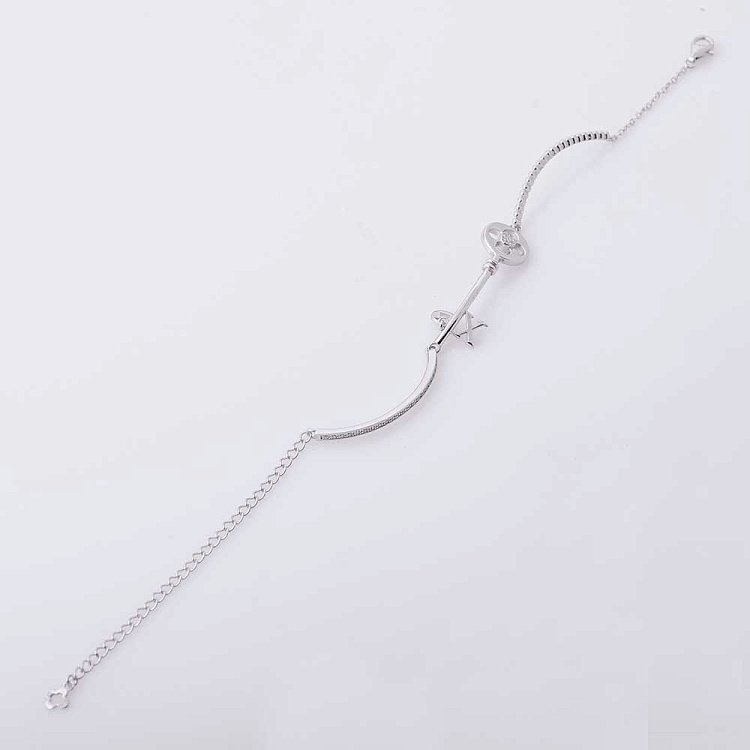 Срібний браслет "Конюшина" з фіанітами 141083 від ювелірного магазину Онікс - 1