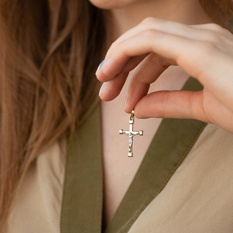 Золотой крестик с распятием п03671 от ювелирного магазина Оникс - 1