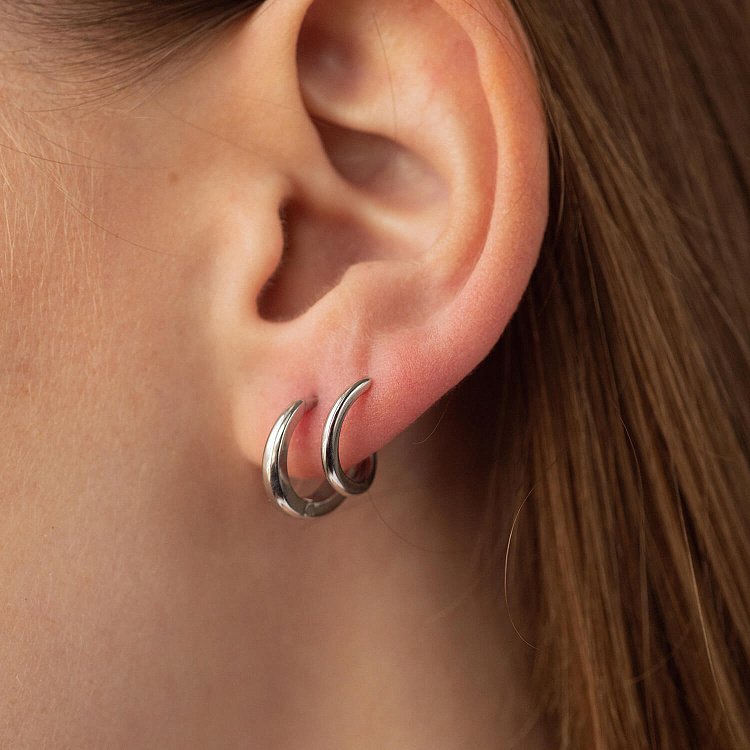 Серебряные серьги - кольца OR138410 от ювелирного магазина Оникс