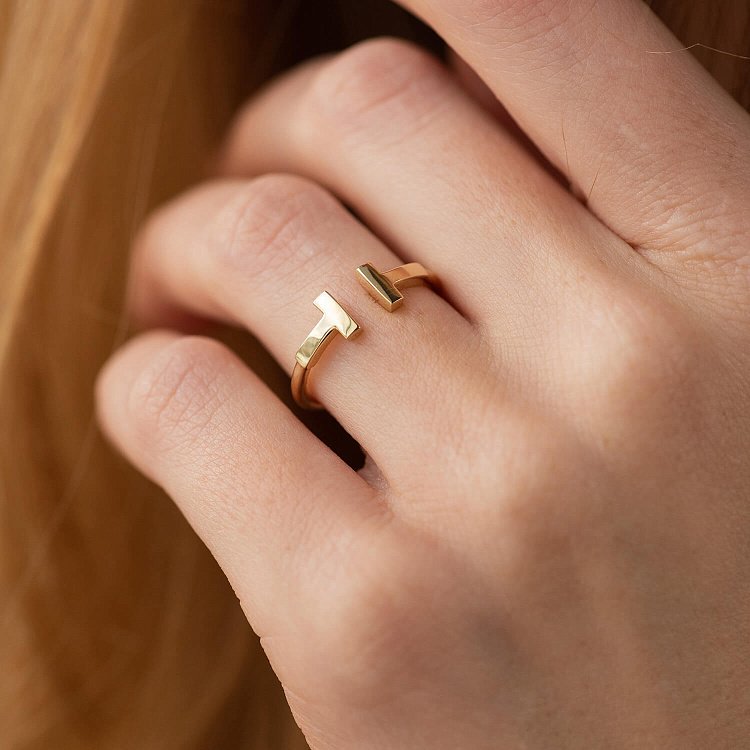 Кольцо "Tina" в желтом золоте к05762 от ювелирного магазина Оникс - 3