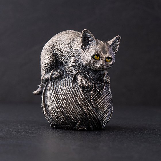 Серебряная фигура ручной работы "Кот и клубок ниток" 23091