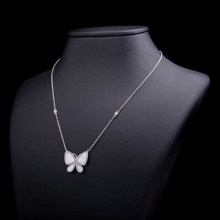 Серебряное колье "Бабочка" с перламутром и фианитами 18248 от ювелирного магазина Оникс