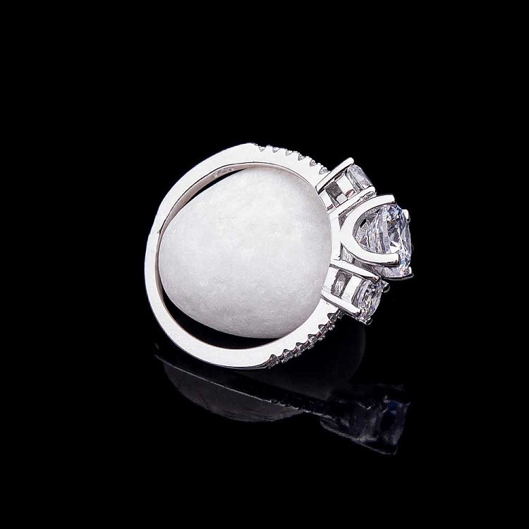 Серебряное кольцо с фианитами 111833 от ювелирного магазина Оникс - 1