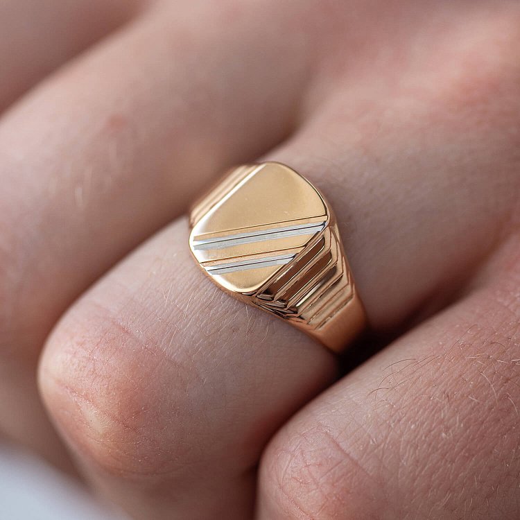 Мужская золотая печатка к06125 от ювелирного магазина Оникс - 1