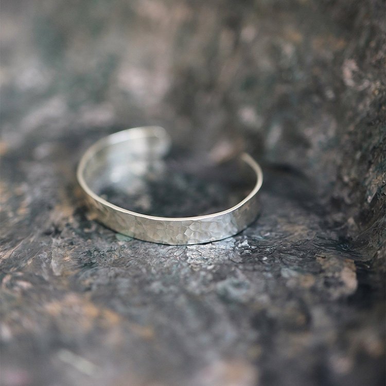 Жорсткий браслет ручної роботи зі срібла  141480 від ювелірного магазину Онікс - 5