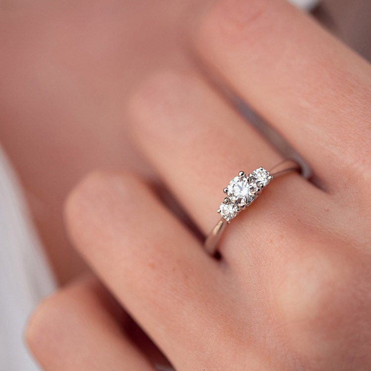 Заручальна золота каблучка з діамантами кб0388nl від ювелірного магазину Онікс - 1