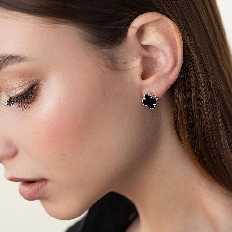 Золоті сережки "Конюшина" з оніксом с05818 від ювелірного магазину Онікс - 1