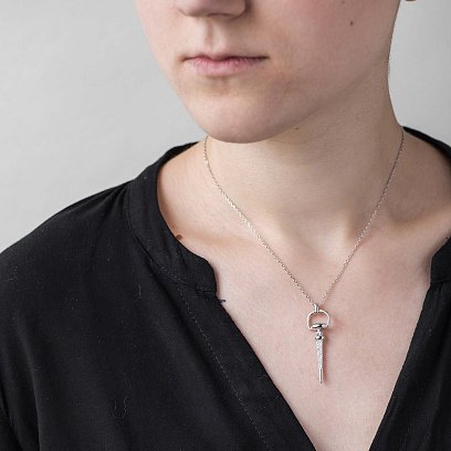 Серебряное колье "Шуруп" с фианитами 18538