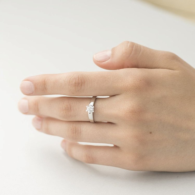 Золотое помолвочное кольцо с фианитом к05696 от ювелирного магазина Оникс - 6