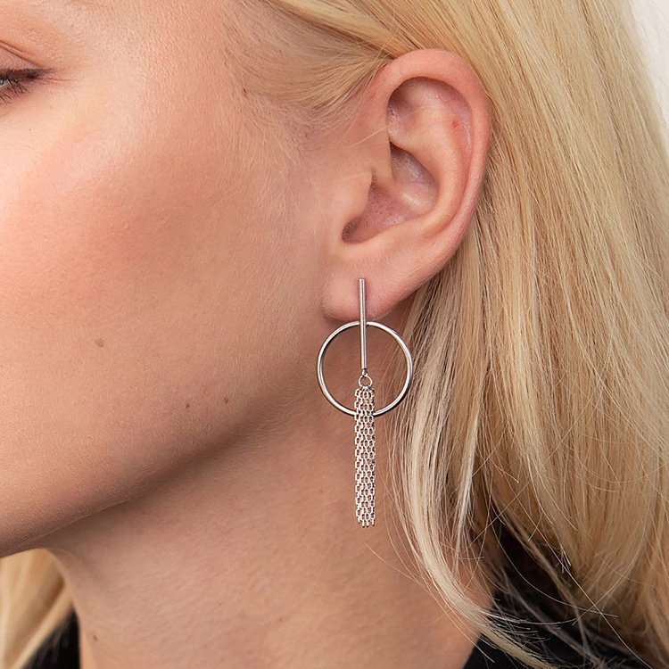 Серебряные серьги - пусеты "Аманда" 123139р от ювелирного магазина Оникс