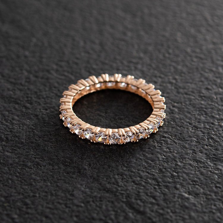 Кольцо "Paris" с дорожкой камней в красном золоте к07200 от ювелирного магазина Оникс - 2