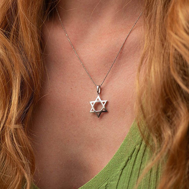 Кулон "Звезда Давида" в белом золоте п03829 от ювелирного магазина Оникс - 1