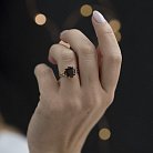Золотое кольцо с гранатом и фианитами 14032282 от ювелирного магазина Оникс - 3