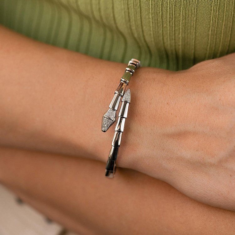 Жесткий браслет "Змея" в белом золоте (фианиты) б05218 от ювелирного магазина Оникс - 1