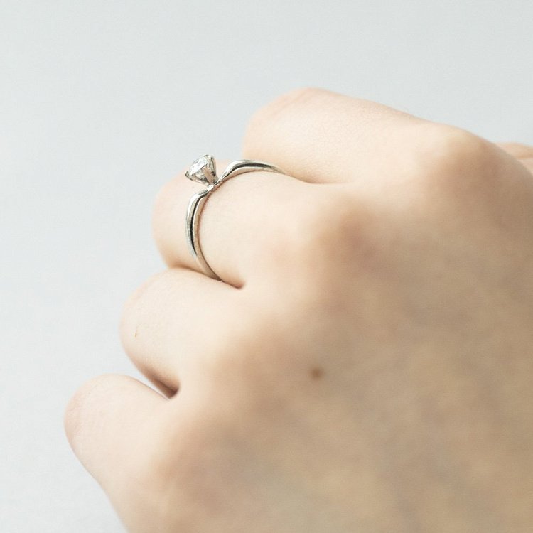 Золотое помолвочное кольцо с бриллиантом zbrdr1352218 от ювелирного магазина Оникс - 8