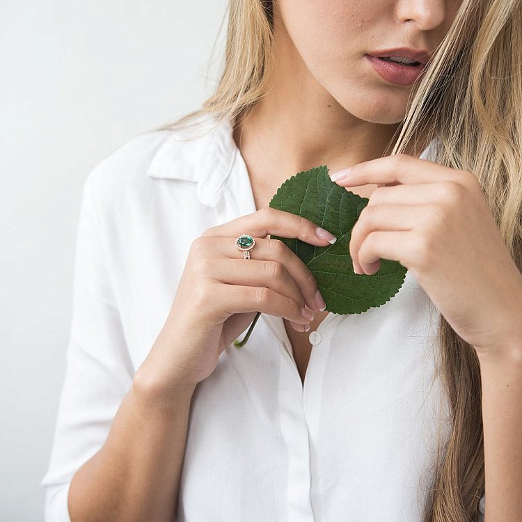 Золота каблучка з празіолітом і фіанітами к04650 від ювелірного магазину Онікс - 4