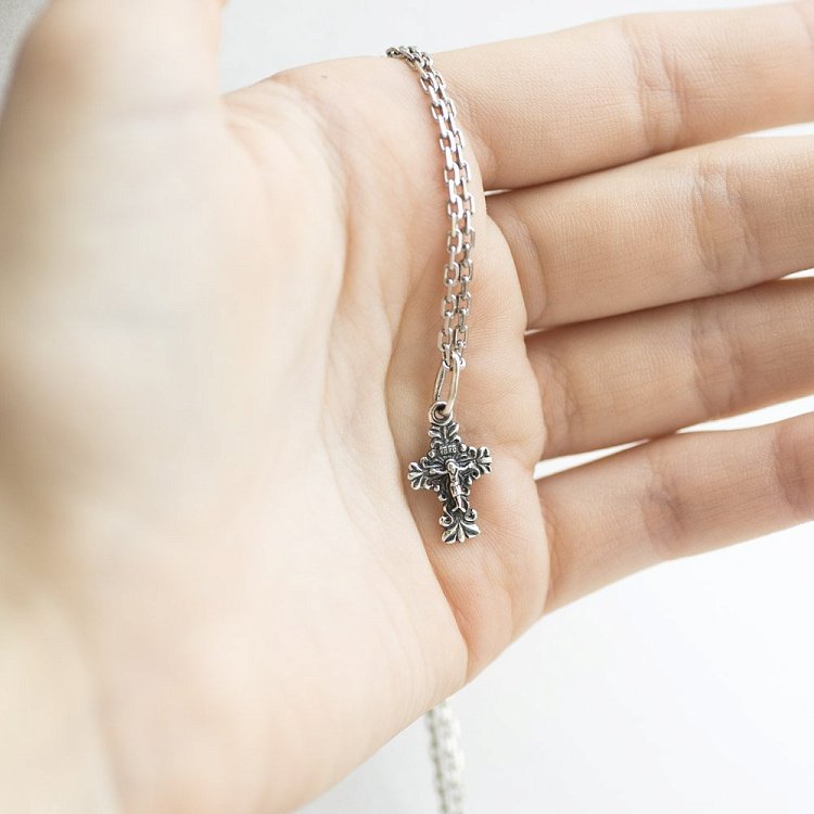 Срібний хрестик 131349 від ювелірного магазину Онікс