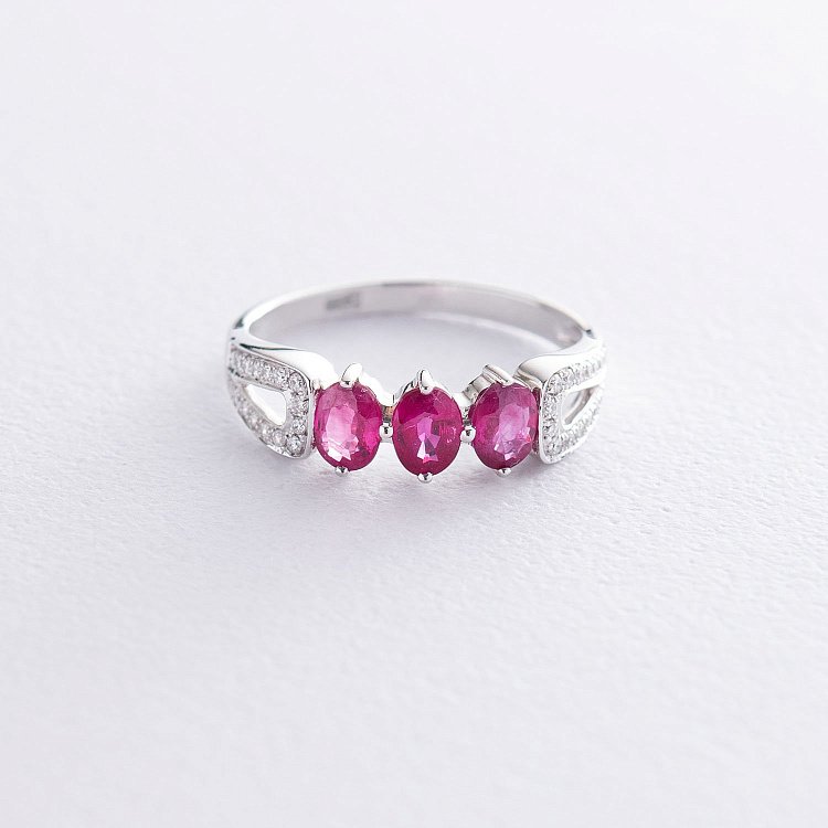 Золотое кольцо с бриллиантами и рубинами R12088Raj от ювелирного магазина Оникс