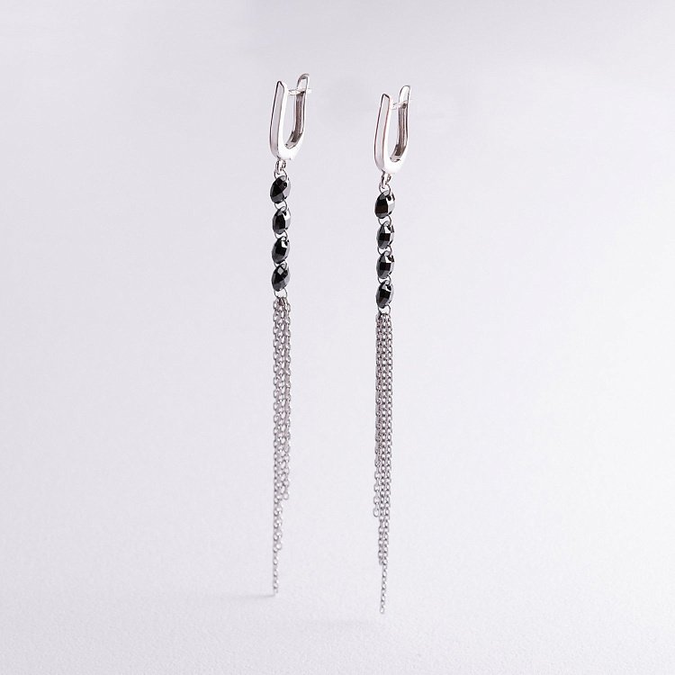 Срібні висячі сережки з чорними каменями 123080 від ювелірного магазину Онікс