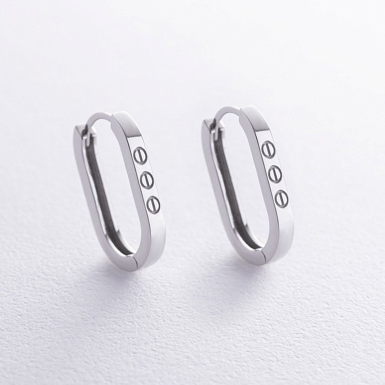 Серьги "Love" в белом золоте с08607 от ювелирного магазина Оникс