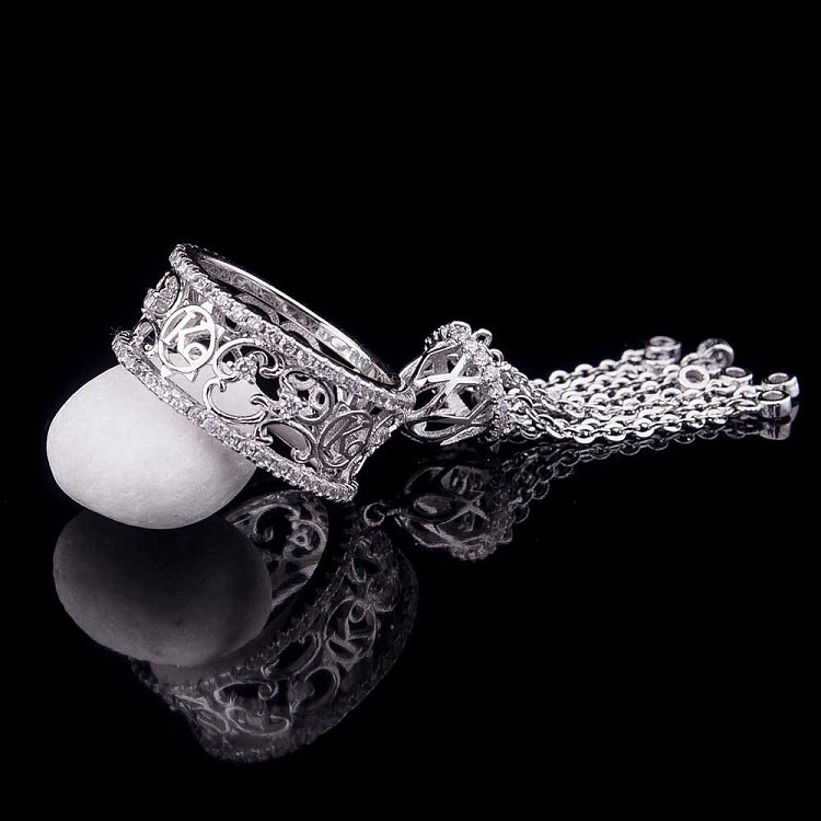 Серебряное кольцо с фианитами 111810 от ювелирного магазина Оникс - 2