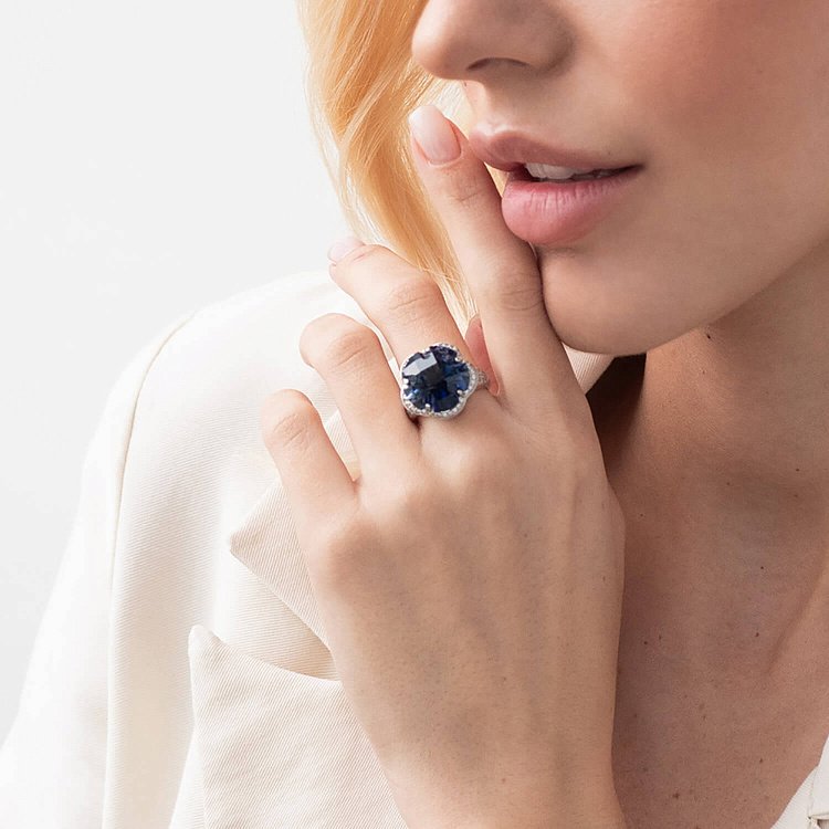 Золотое кольцо "Цветок" с синим сапфиром к1005 - 2 Золотое кольцо "Цветок" с синим сапфиром к1005 от ювелирного магазина Оникс - 2