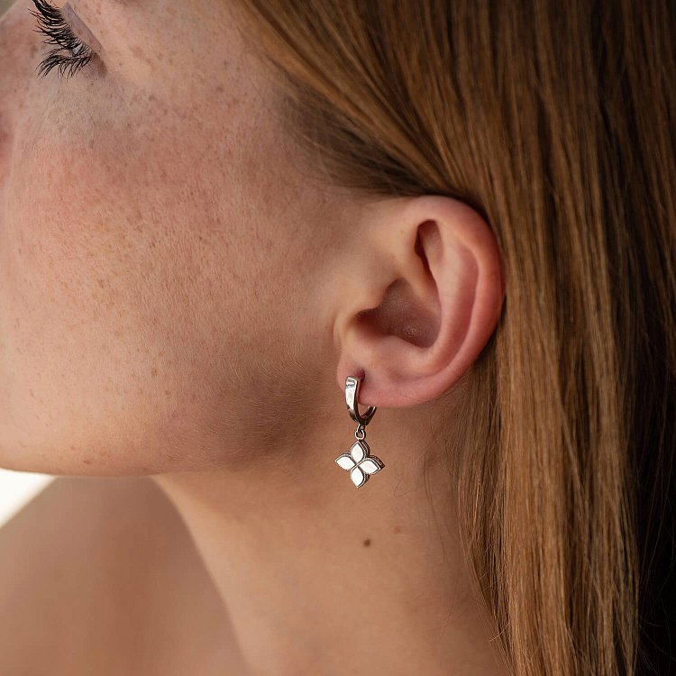 Серьги "Клевер" в белом золоте с08459 от ювелирного магазина Оникс - 1