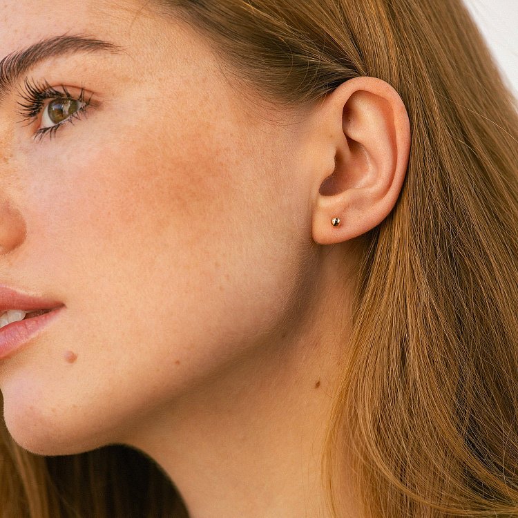 Сережки - пусети "Кульки" в червоному золоті (0.4 см) с07291 від ювелірного магазину Онікс - 5