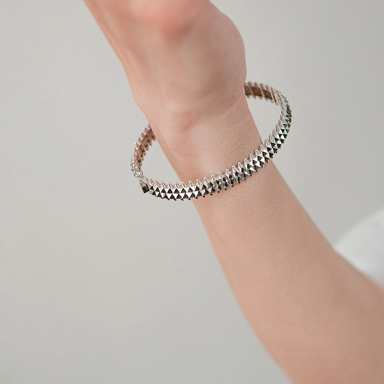 Жорсткий браслет "Pauline" у білому золоті б05648 - 3 Жорсткий браслет "Pauline" у білому золоті б05648 від ювелірного магазину Онікс - 3