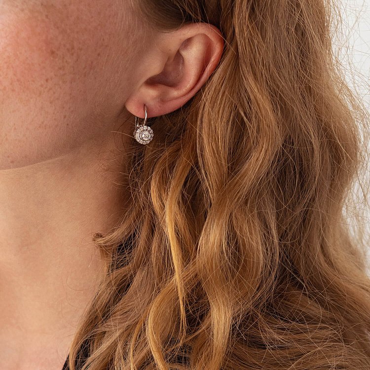 Сережки у білому золоті "Сердечки" з діамантами сб0361у від ювелірного магазину Онікс - 1